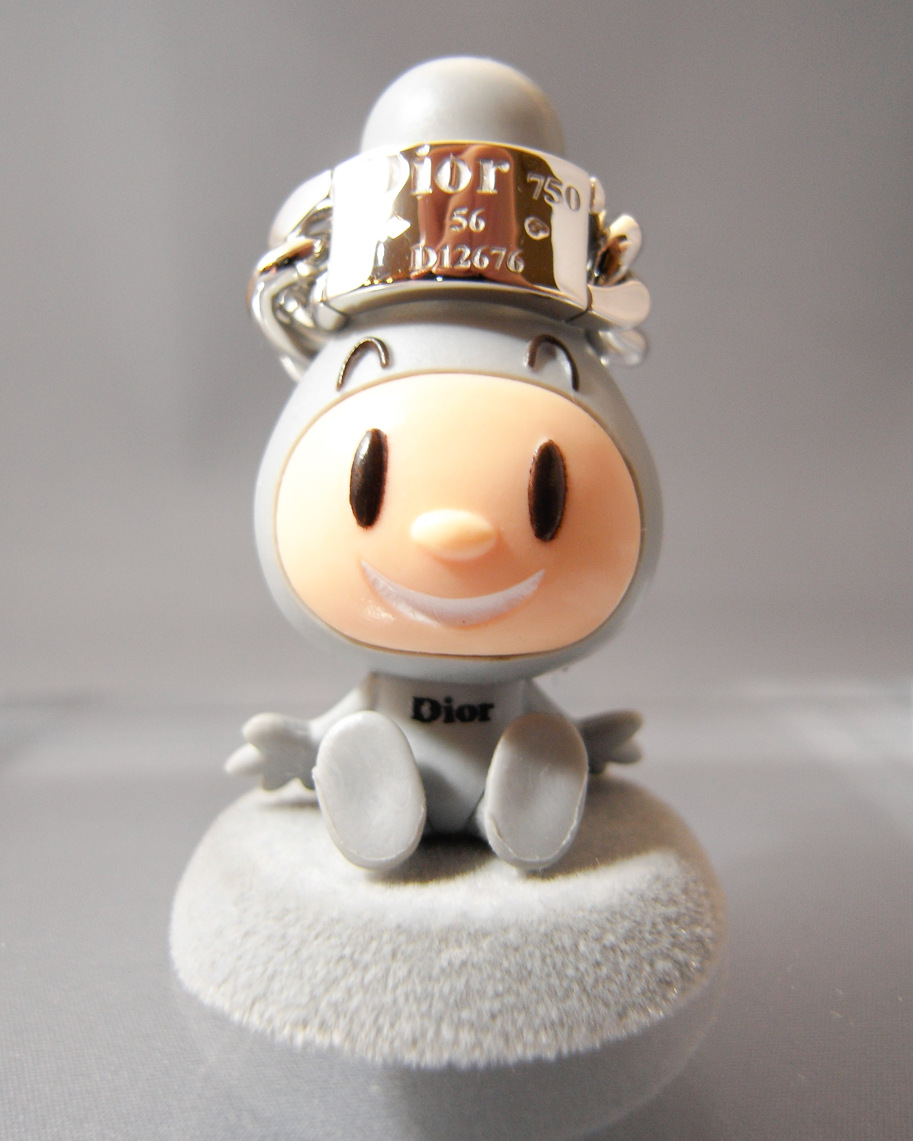 Gourmette-chan ring holder given to customers who purchased a Gourmette ring